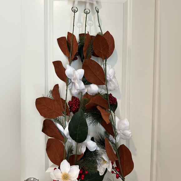 ✨NWT Ashland MAGNOLIA & RED BERRY GARLAND 6ft CHRISTMAS 🎄 - Picture 8 of 15